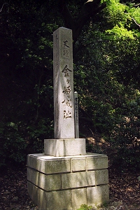 隬