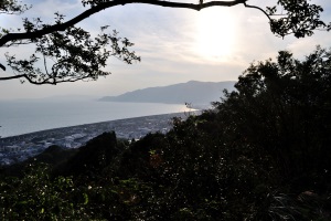 蒲原城から海を眺む