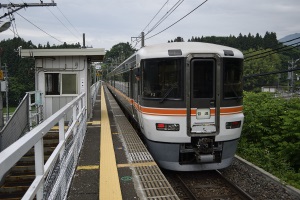 田切駅待合室
