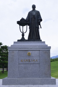 佐久間象山像