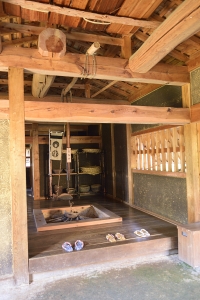 真弓山城の復元建築物