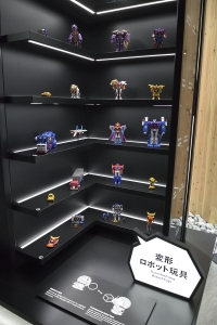 合体変形ロボット?!